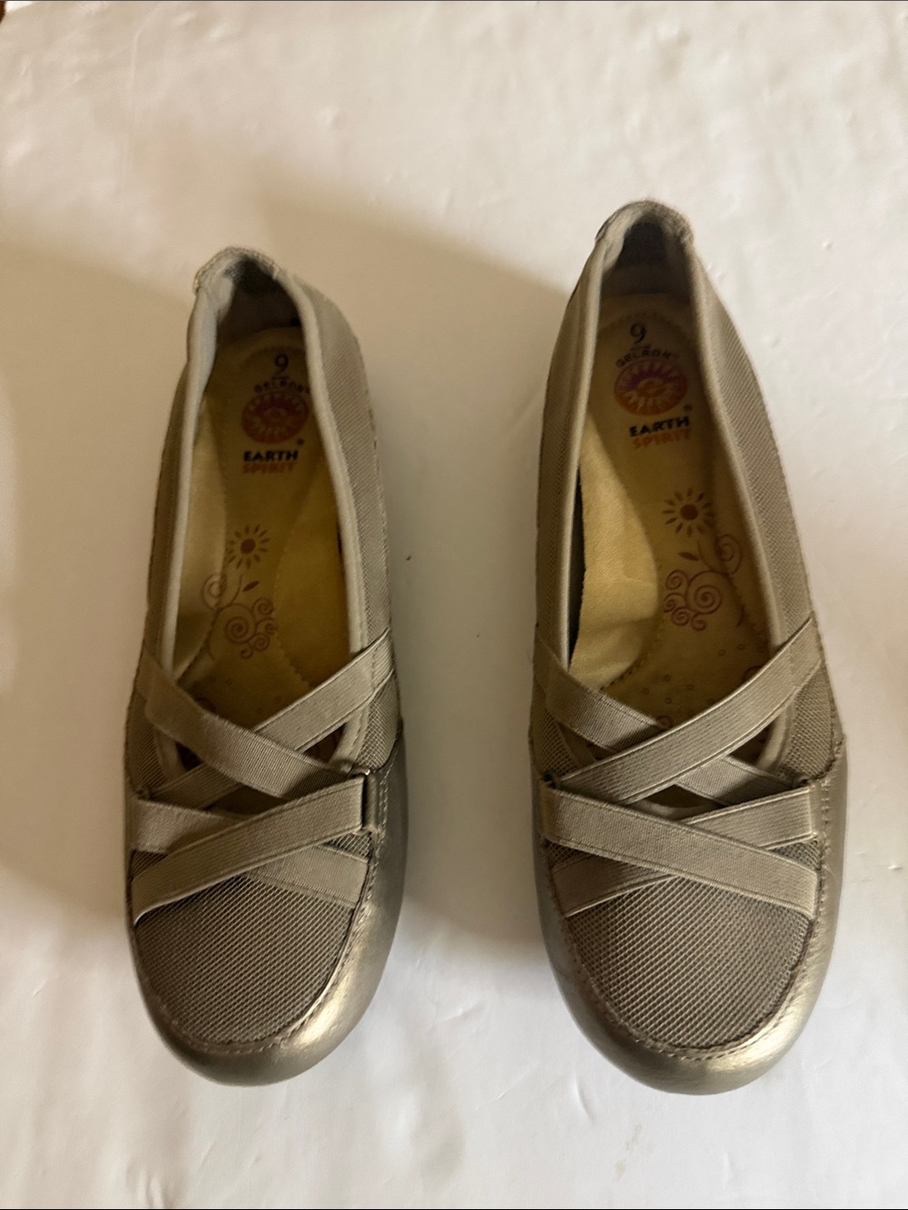 Earth Spirit Women's taupe leather and fabric trim Cross- Cross flats